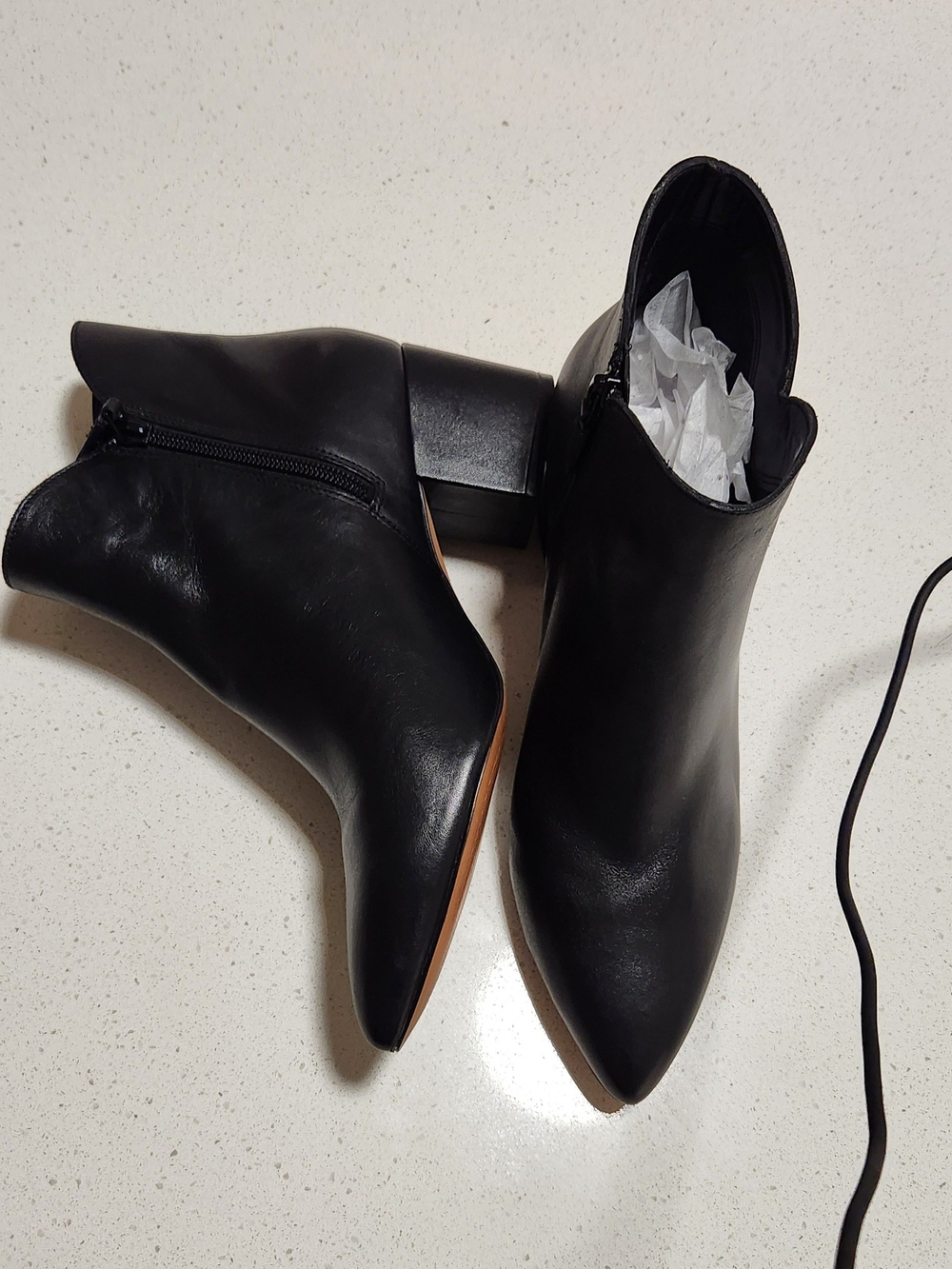 Cole Haan Elyse Black Leather Pointed-Toe Booties 8.5B EUC